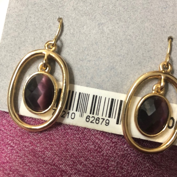 Golden tone earrings with stone - Picture 10 of 10